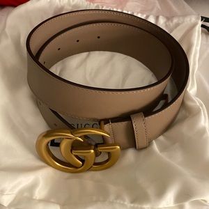 Gucci belt, like new!!